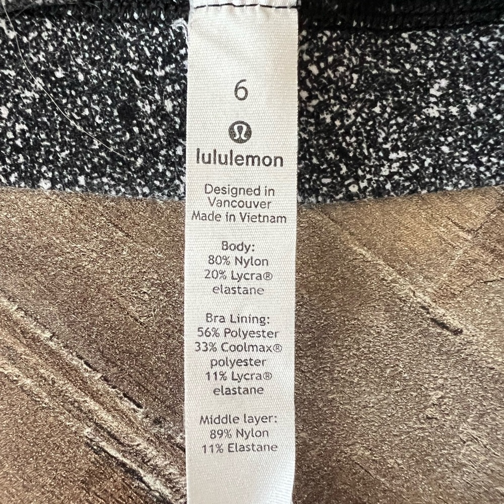 Lulu Lemon sports bra - Picture 3 of 3